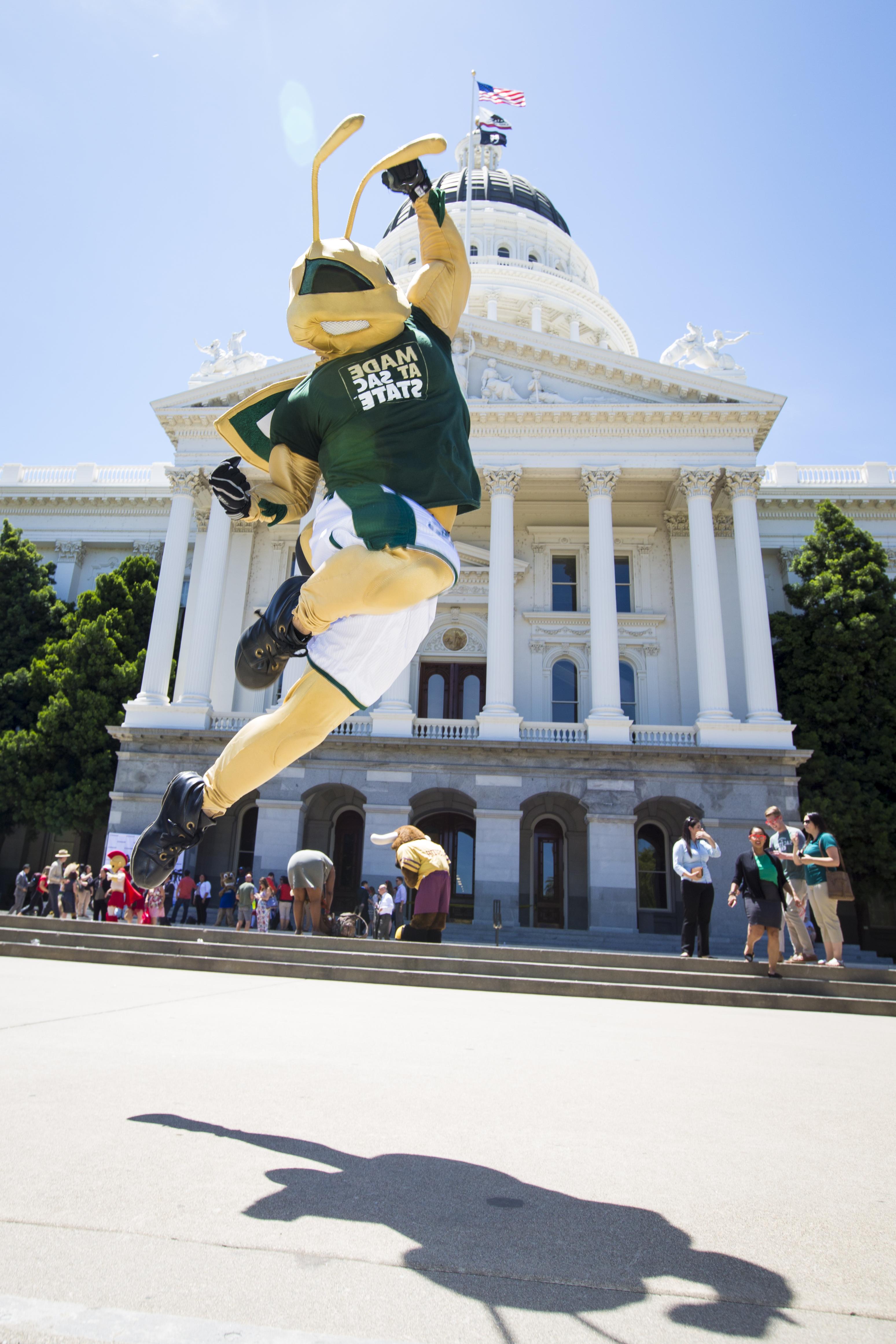 Photo: Herky at the Capitol